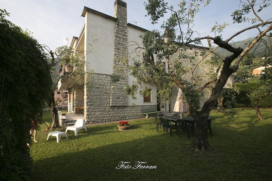 Casa Vacanze Gli Ulivi Del Lago Villa Sale Marasino Exteriör bild