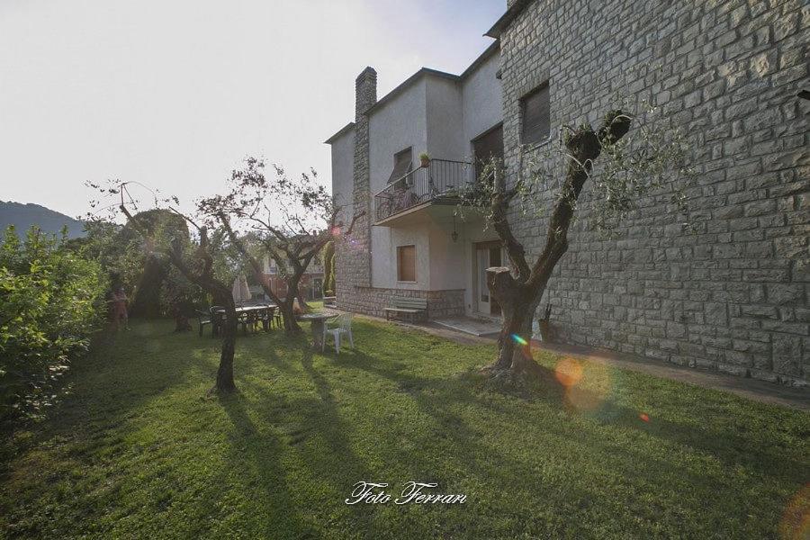 Casa Vacanze Gli Ulivi Del Lago Villa Sale Marasino Exteriör bild